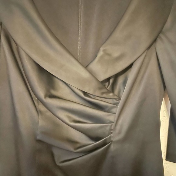 Kay Unger Portrait Black Satin V-Neck Shawl Collared Sheath Evening Dress Size 8 - Picture 5 of 6